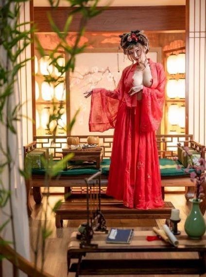 李采潭妈妈的职业