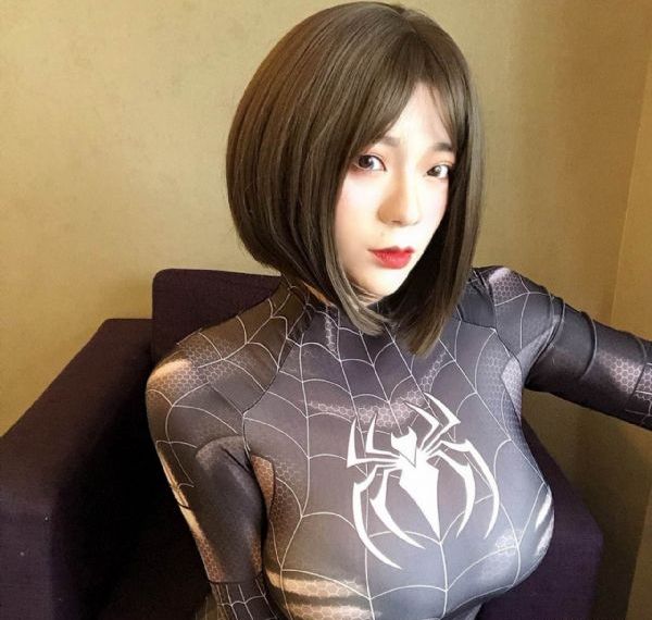 不戴乳罩的丰满已婚妇女2