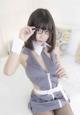 路边摊李采潭